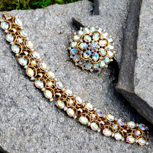 Vintage Crown Trifari Aurora Borealis Faceted Rhinestone Gold Rhodium Bracelet - Picture 5 of 16